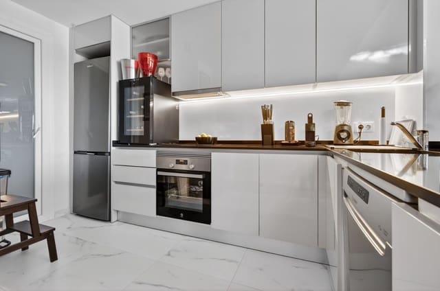 2 makuuhuone Kattohuoneisto myytävänä paikassa Playa Flamenca, Orihuela mukana uima-altaan 
autotalli - 490 000 € (Ref: 9854206)
