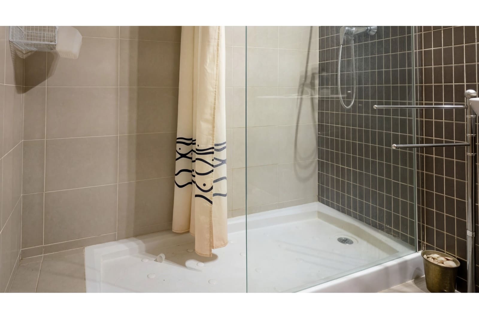2 bedroom Flat for sale in Alicante / Alacant city with pool garage - € 285,000 (Ref: 9854208)