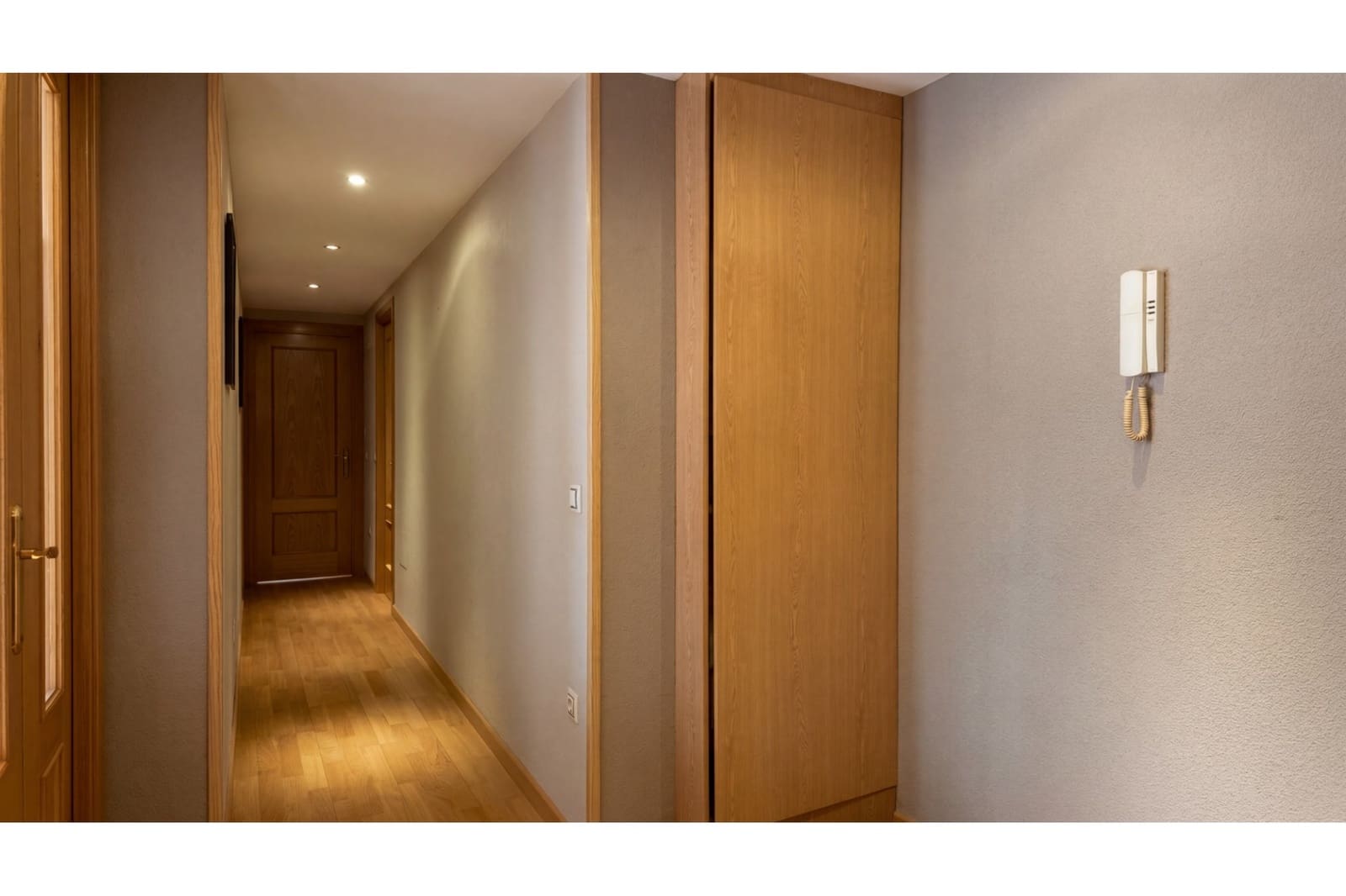 2 bedroom Flat for sale in Alicante / Alacant city with pool garage - € 285,000 (Ref: 9854208)