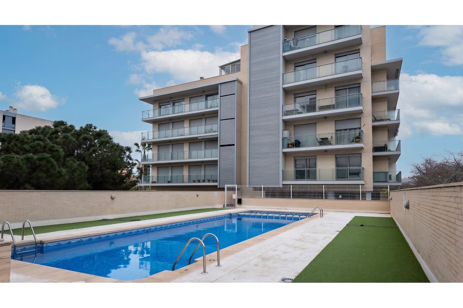 2 bedroom Flat for sale in Alicante / Alacant city with pool garage - € 285,000 (Ref: 9854208)