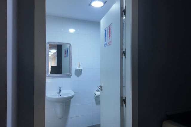 3 slaapkamer Commercieel te koop in Mercado, Alicante stad - € 239.000 (Ref: 9854228)