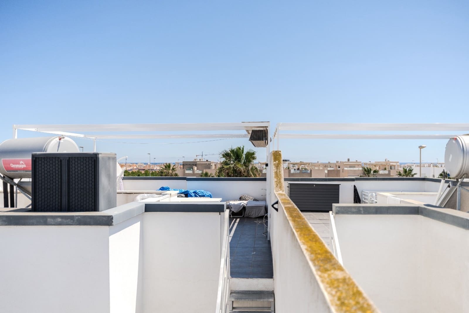 Ático de 2 habitaciones en Torre de la Horadada en venta con piscina garaje - 229.000 € (Ref: 9854240)