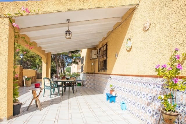 6 soveværelse Villa til salg i Villamartin, Orihuela med swimmingpool garage - € 450.000 (Ref: 9854241)