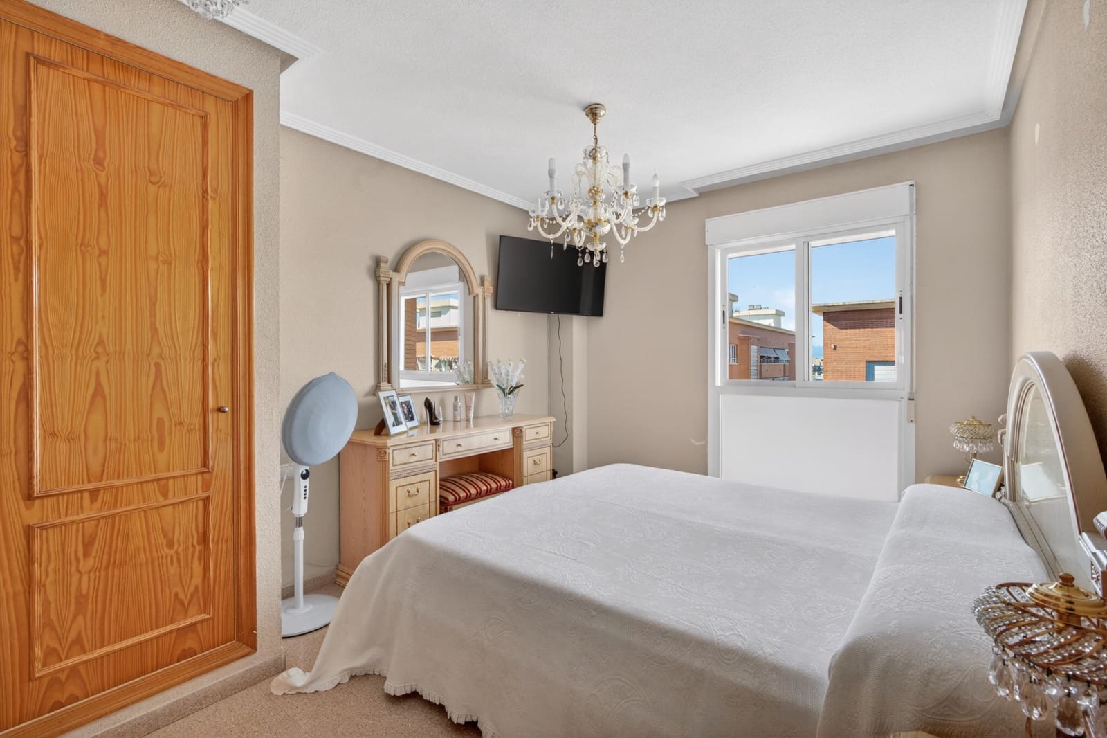 3 slaapkamer Flat te koop in Alicante stad met zwembad - € 335.000 (Ref: 9869617)