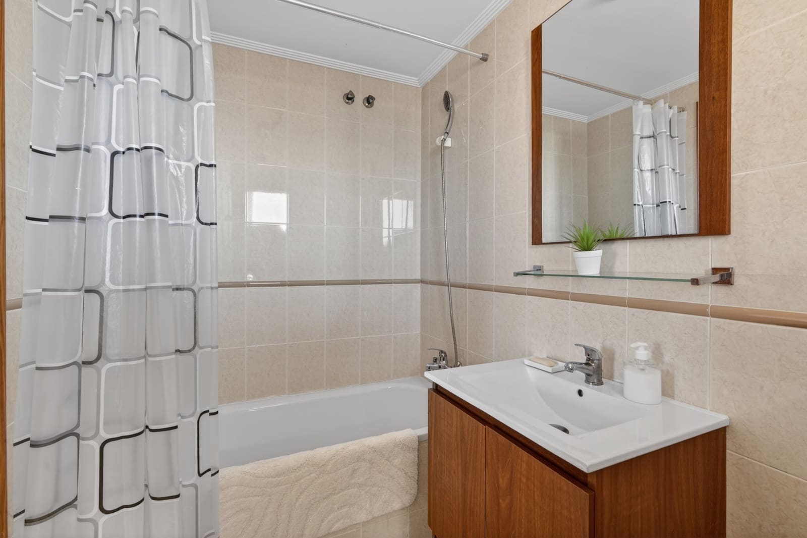 3 slaapkamer Flat te koop in Alicante stad met zwembad - € 335.000 (Ref: 9869617)