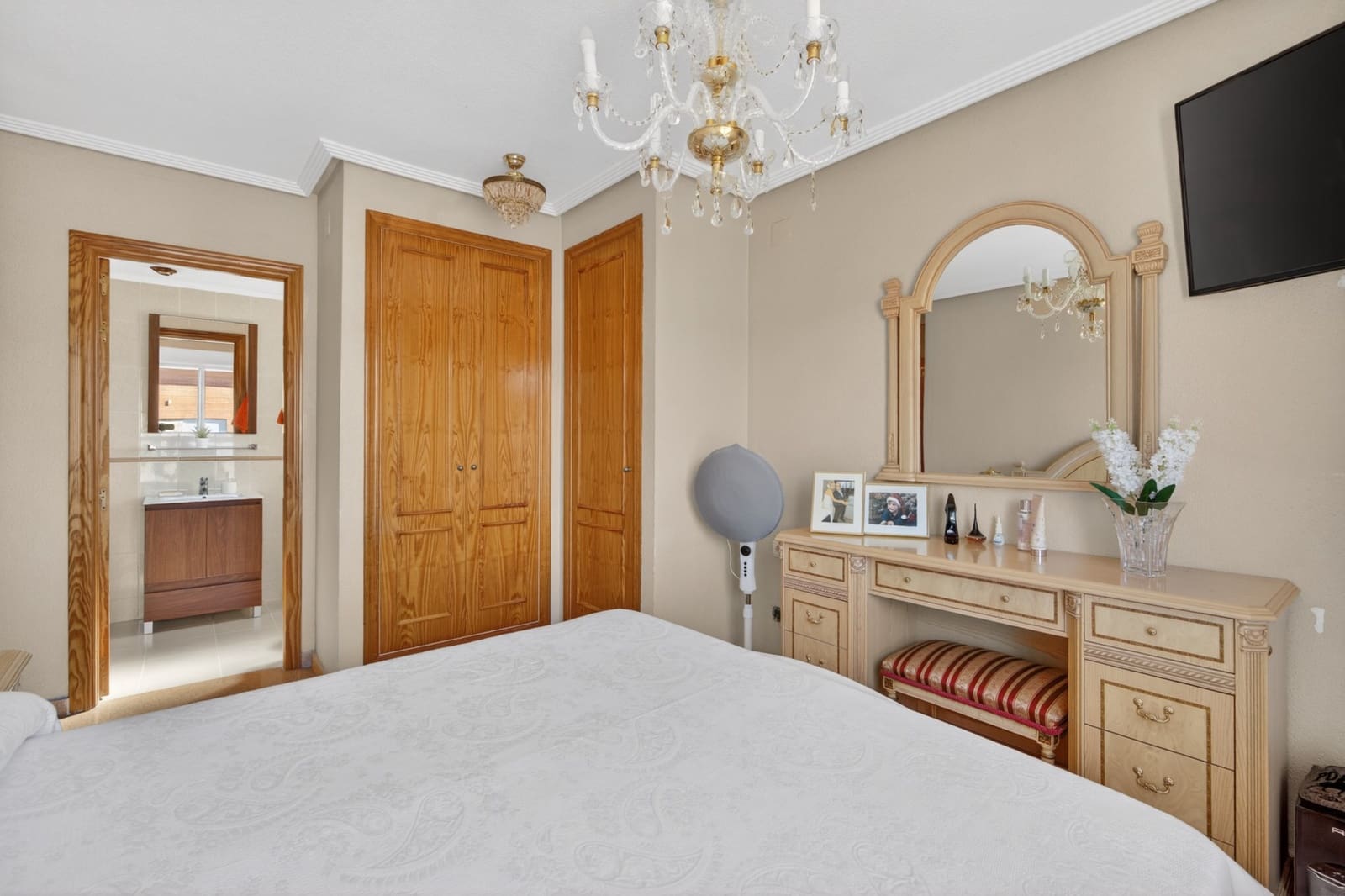3 slaapkamer Flat te koop in Alicante stad met zwembad - € 335.000 (Ref: 9869617)