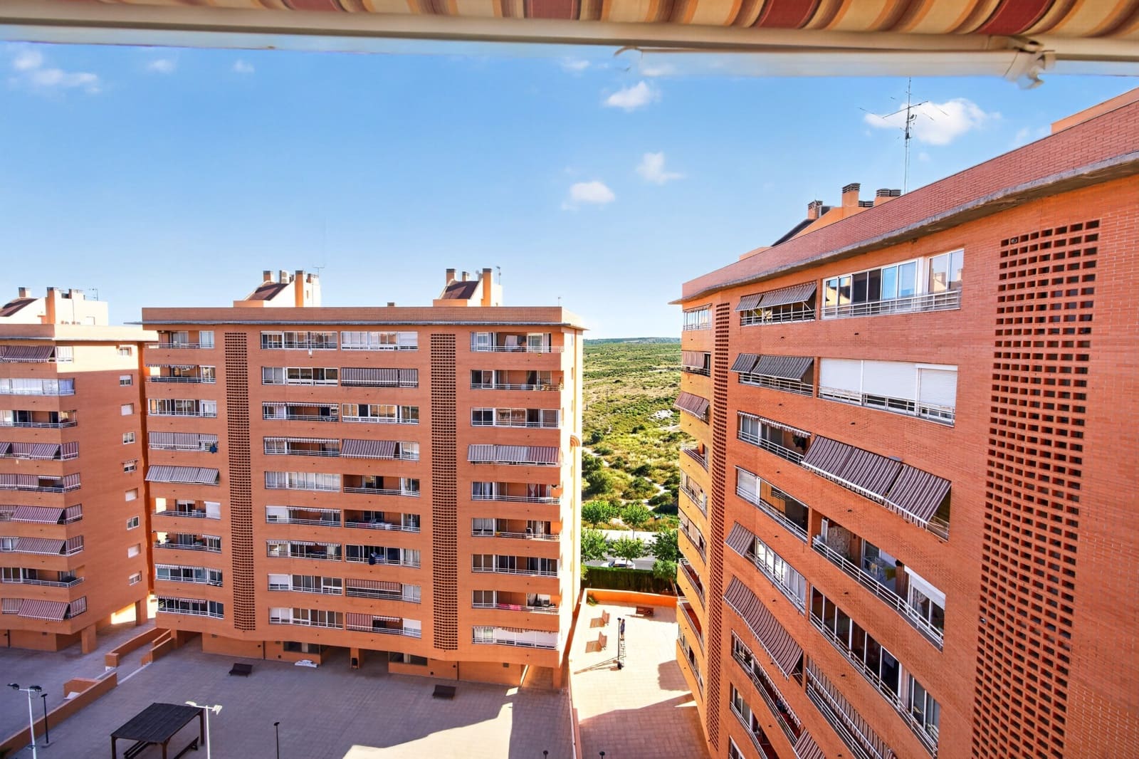 3 slaapkamer Flat te koop in Alicante stad met zwembad - € 335.000 (Ref: 9869617)