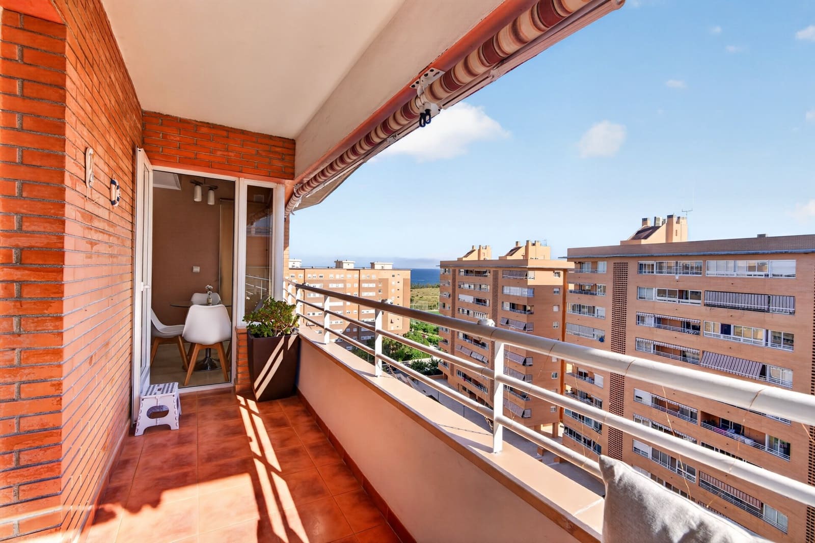 3 slaapkamer Flat te koop in Alicante stad met zwembad - € 335.000 (Ref: 9869617)