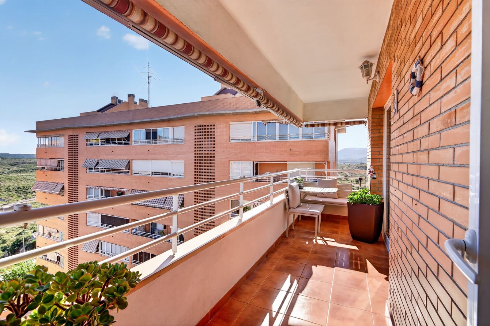 3 slaapkamer Flat te koop in Alicante stad met zwembad - € 335.000 (Ref: 9869617)