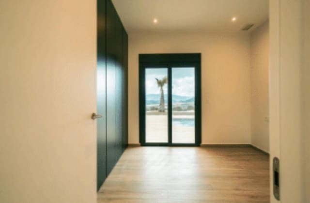 3 chambre Villa/Maison à vendre à La Romana avec piscine garage - 340 000 € (Ref: 9874751)