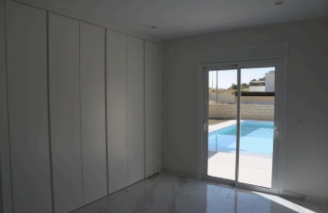 3 soverom Villa til salgs i La Romana med svømmebasseng garasje - € 360 000 (Ref: 9874753)