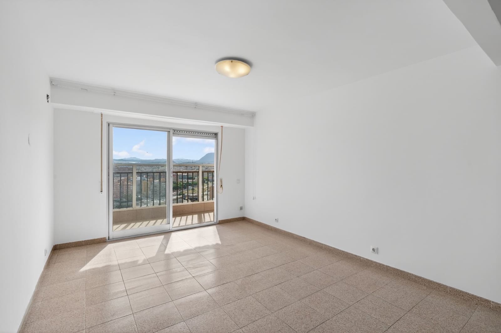 3 Zimmer Wohnung zu verkaufen in Alicante / Alacant Stadt mit Pool - 229.000 € (Ref: 9891236)
