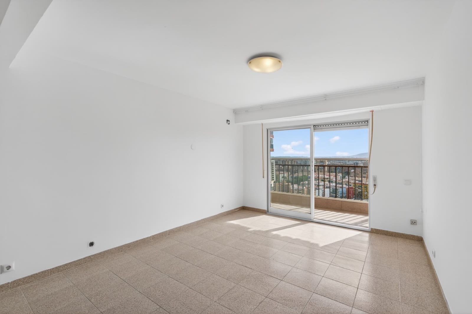 3 Zimmer Wohnung zu verkaufen in Alicante / Alacant Stadt mit Pool - 229.000 € (Ref: 9891236)