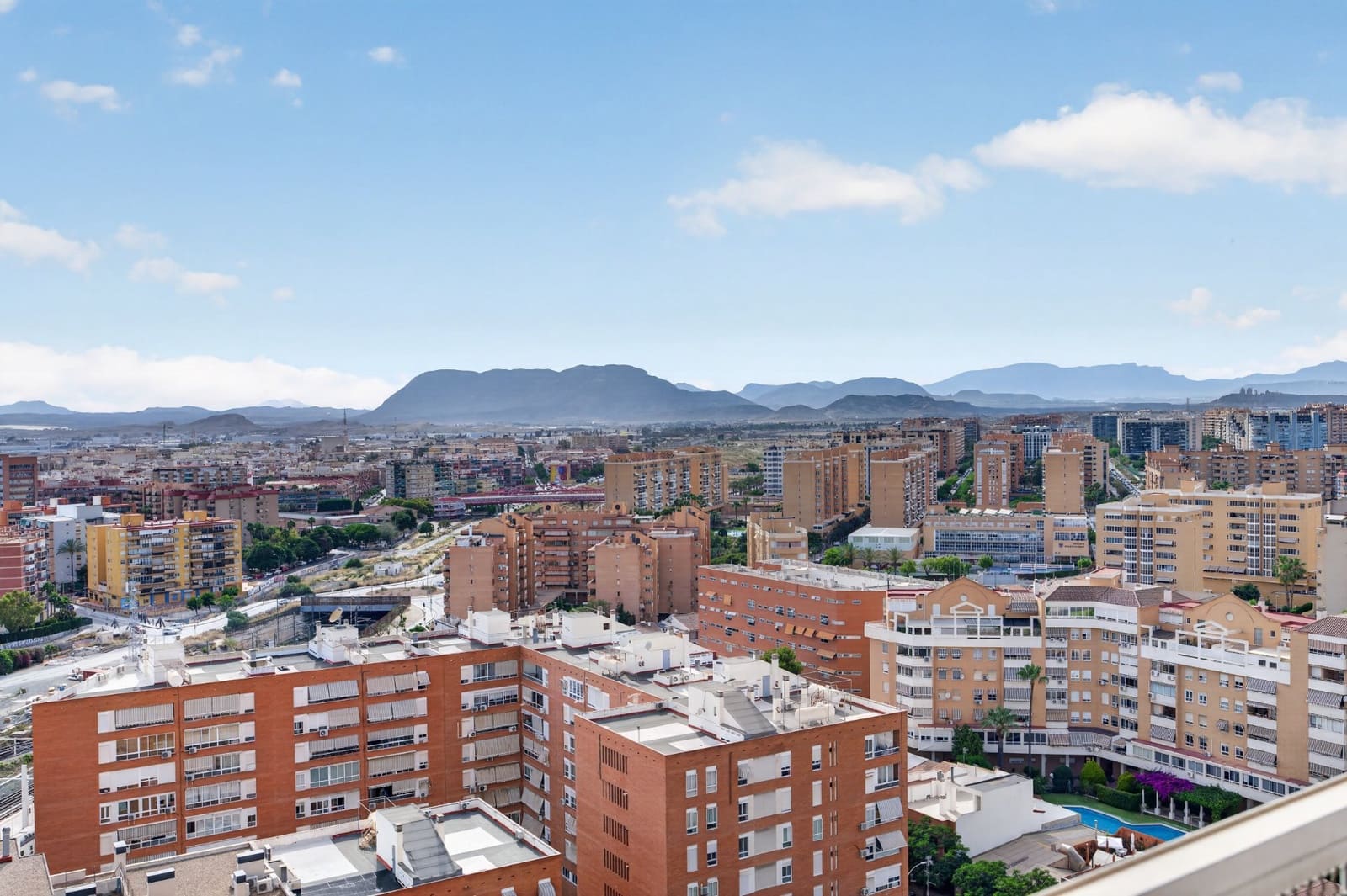 3 Zimmer Wohnung zu verkaufen in Alicante / Alacant Stadt mit Pool - 229.000 € (Ref: 9891236)
