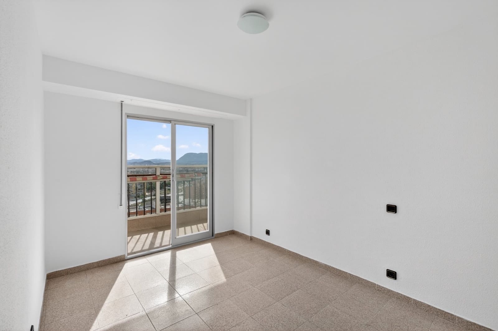 3 Zimmer Wohnung zu verkaufen in Alicante / Alacant Stadt mit Pool - 229.000 € (Ref: 9891236)