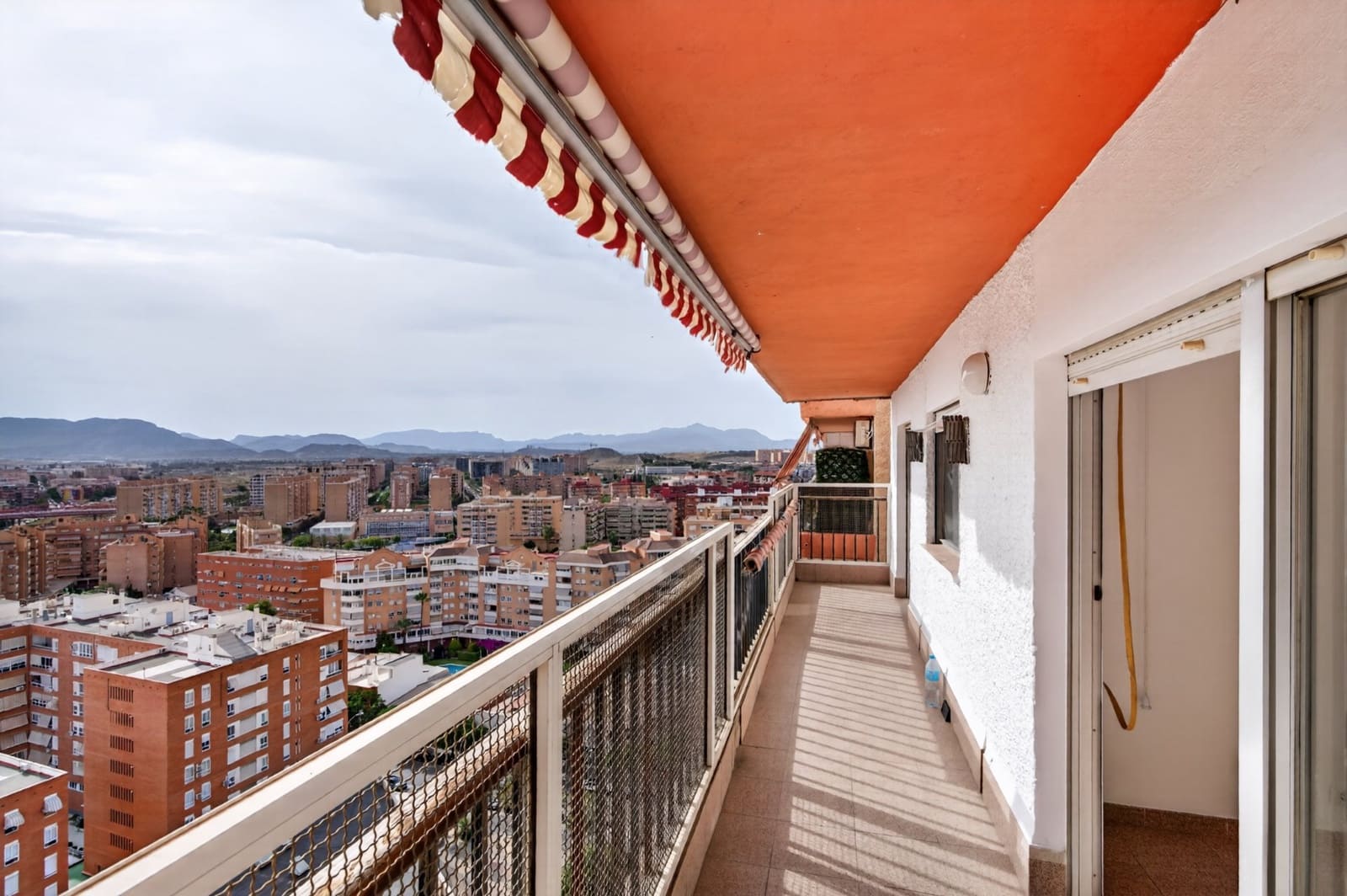 3 Zimmer Wohnung zu verkaufen in Alicante / Alacant Stadt mit Pool - 229.000 € (Ref: 9891236)