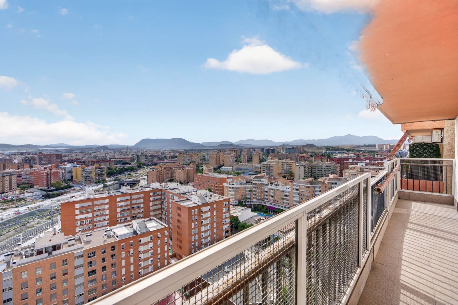 3 Zimmer Wohnung zu verkaufen in Alicante / Alacant Stadt mit Pool - 229.000 € (Ref: 9891236)