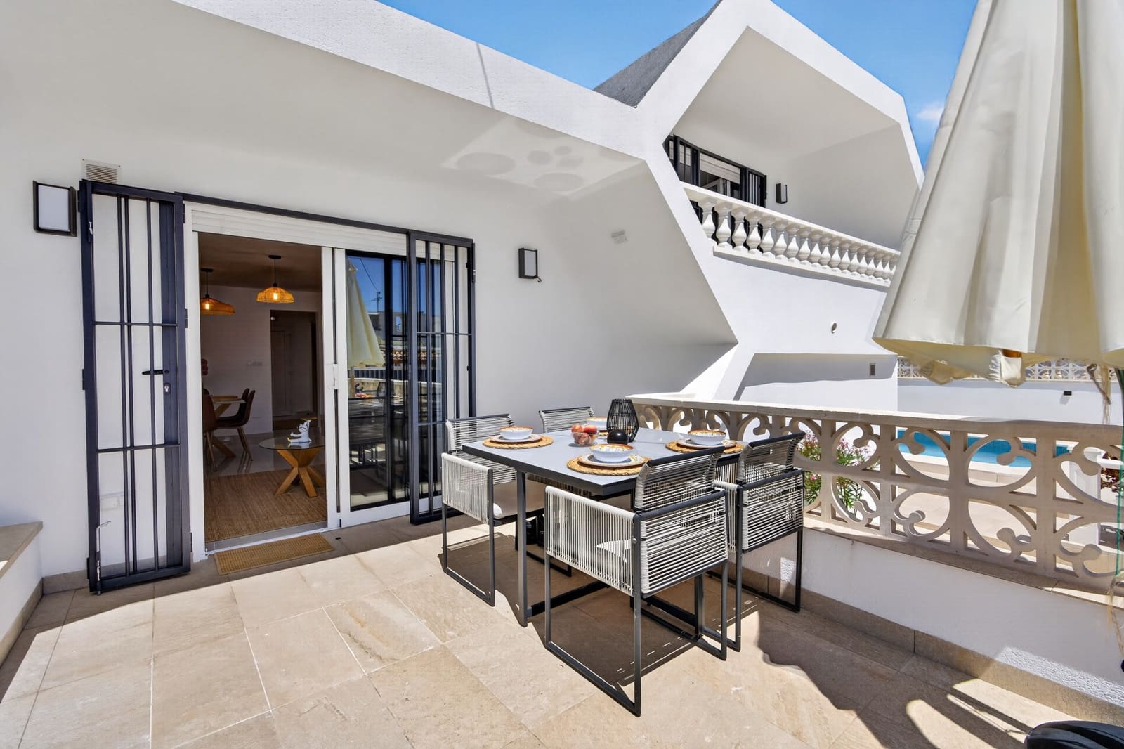 3 soveværelse Villa til salg i Torrevieja med swimmingpool garage - € 529.000 (Ref: 9926313)
