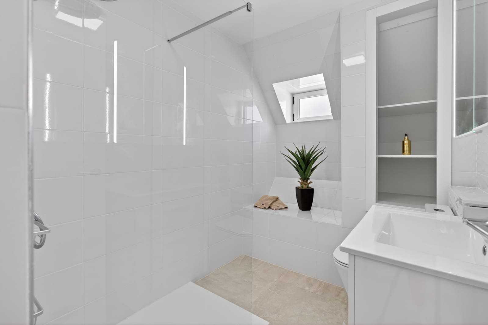 3 soveværelse Villa til salg i Torrevieja med swimmingpool garage - € 529.000 (Ref: 9926313)