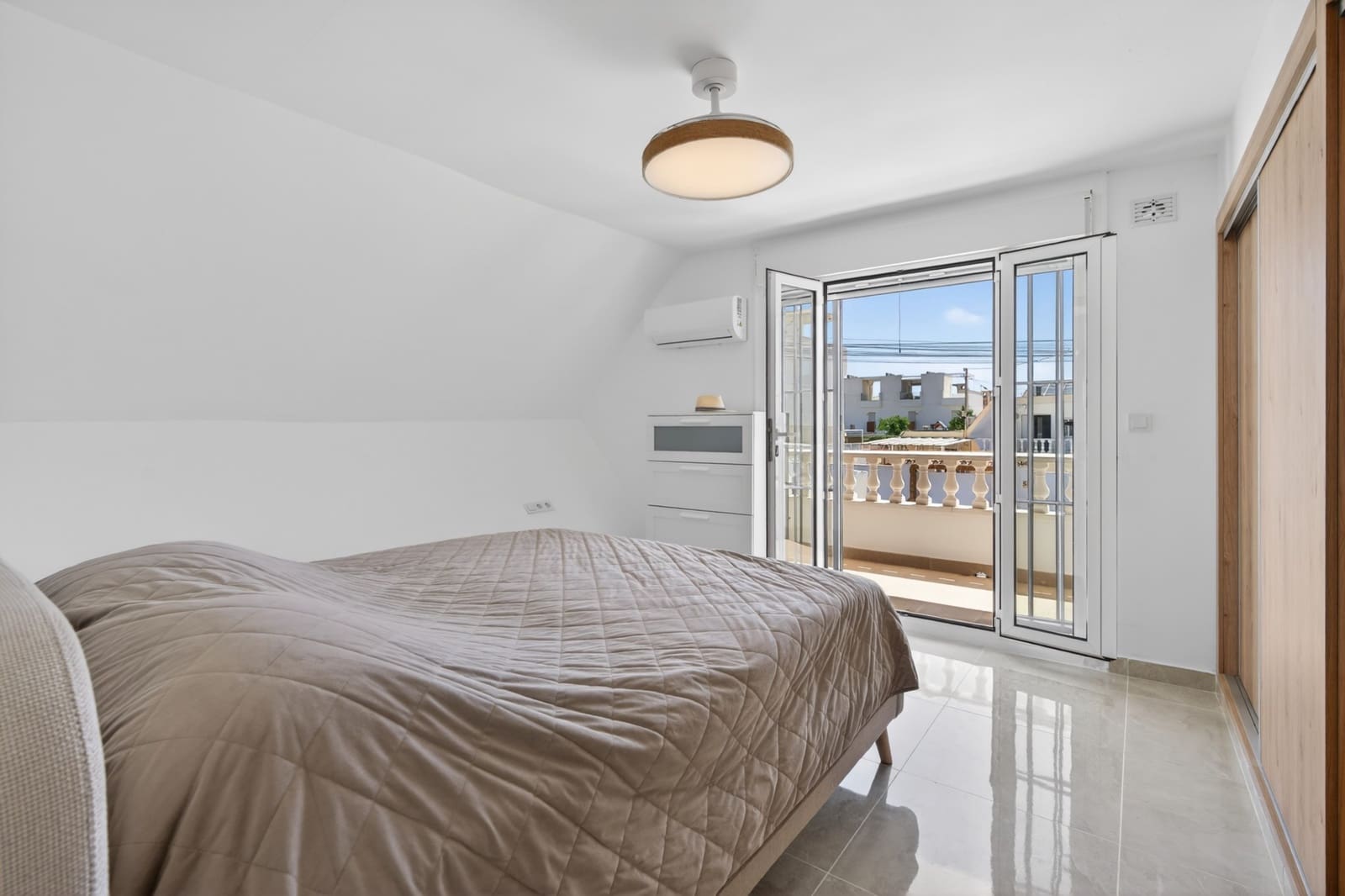 3 soveværelse Villa til salg i Torrevieja med swimmingpool garage - € 529.000 (Ref: 9926313)