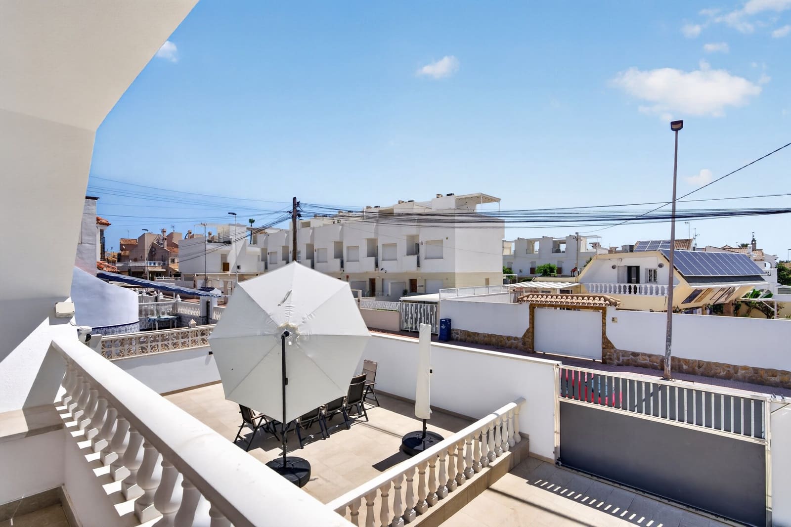 3 soveværelse Villa til salg i Torrevieja med swimmingpool garage - € 529.000 (Ref: 9926313)