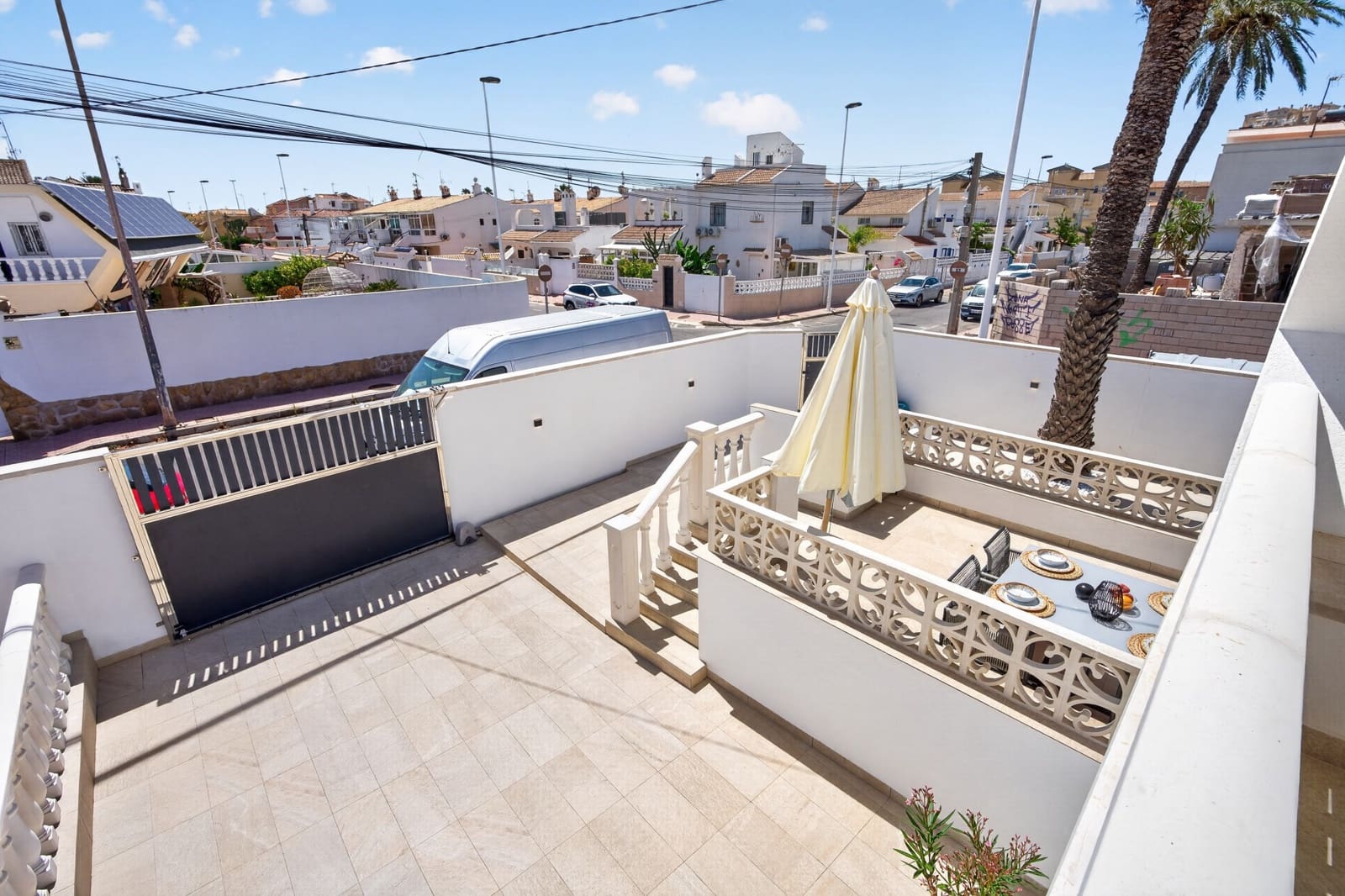 3 soveværelse Villa til salg i Torrevieja med swimmingpool garage - € 529.000 (Ref: 9926313)