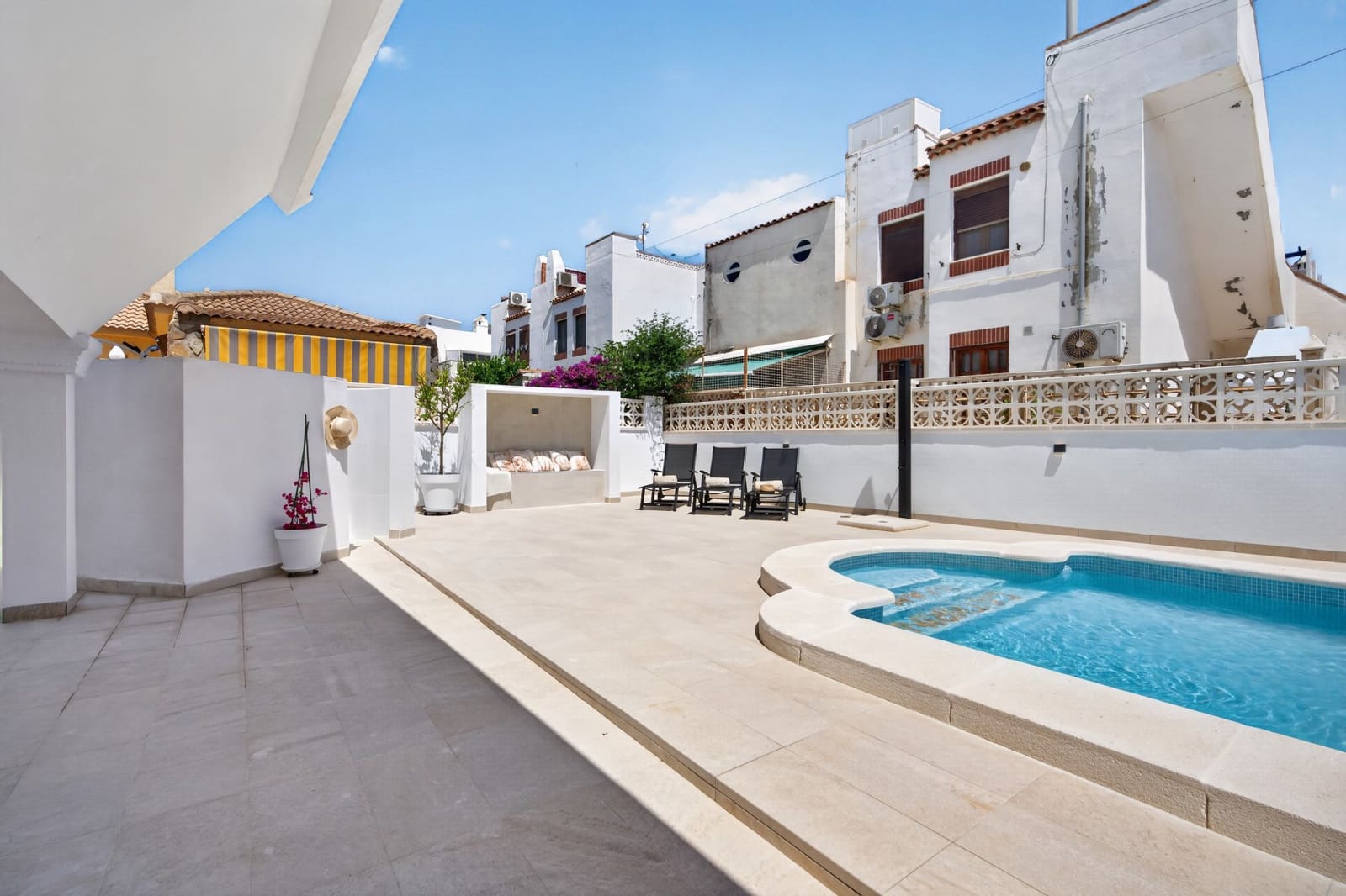 3 soveværelse Villa til salg i Torrevieja med swimmingpool garage - € 529.000 (Ref: 9926313)