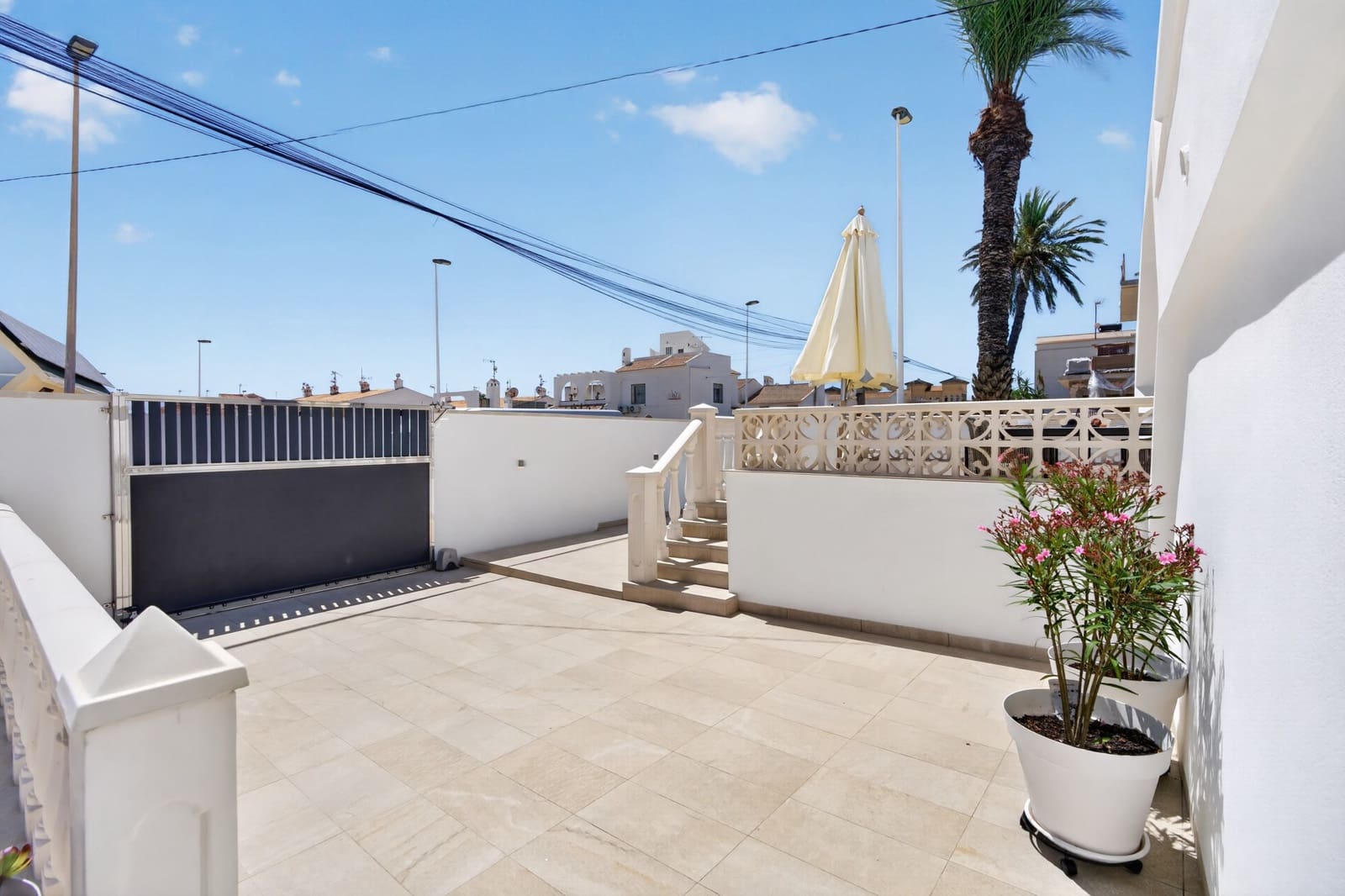 3 soveværelse Villa til salg i Torrevieja med swimmingpool garage - € 529.000 (Ref: 9926313)