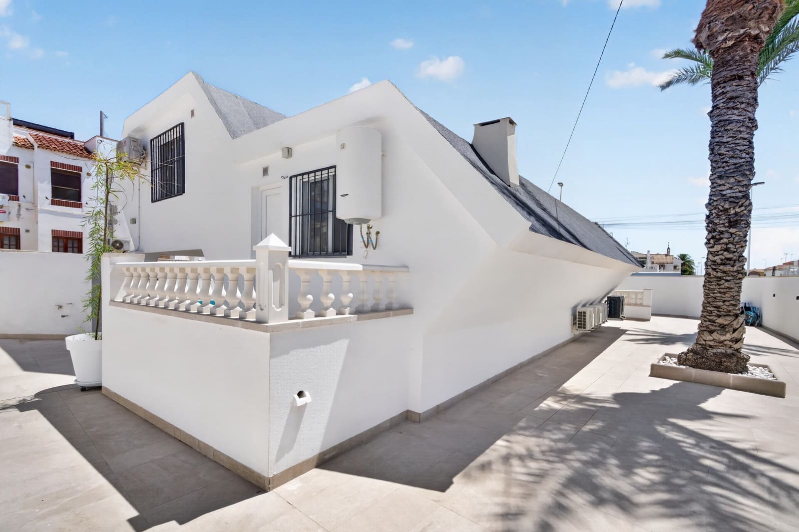 3 soveværelse Villa til salg i Torrevieja med swimmingpool garage - € 529.000 (Ref: 9926313)