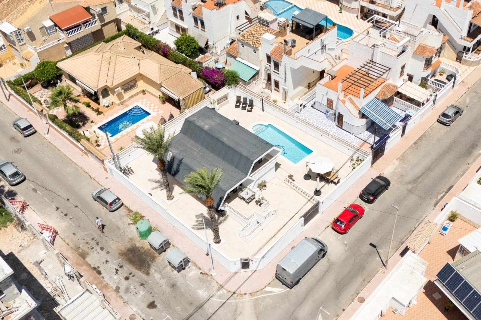 3 soveværelse Villa til salg i Torrevieja med swimmingpool garage - € 529.000 (Ref: 9926313)