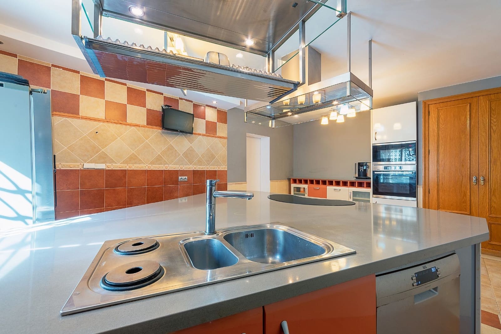 4 bedroom Villa for sale in San Vicente / Sant Vicent del Raspeig with pool - € 469,000 (Ref: 9926314)