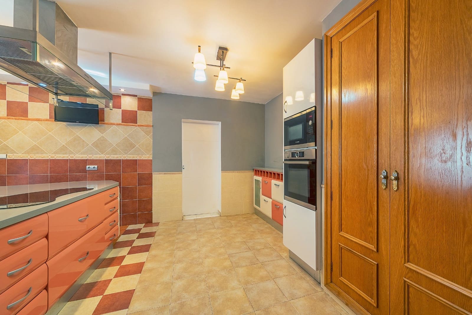 4 bedroom Villa for sale in San Vicente / Sant Vicent del Raspeig with pool - € 469,000 (Ref: 9926314)