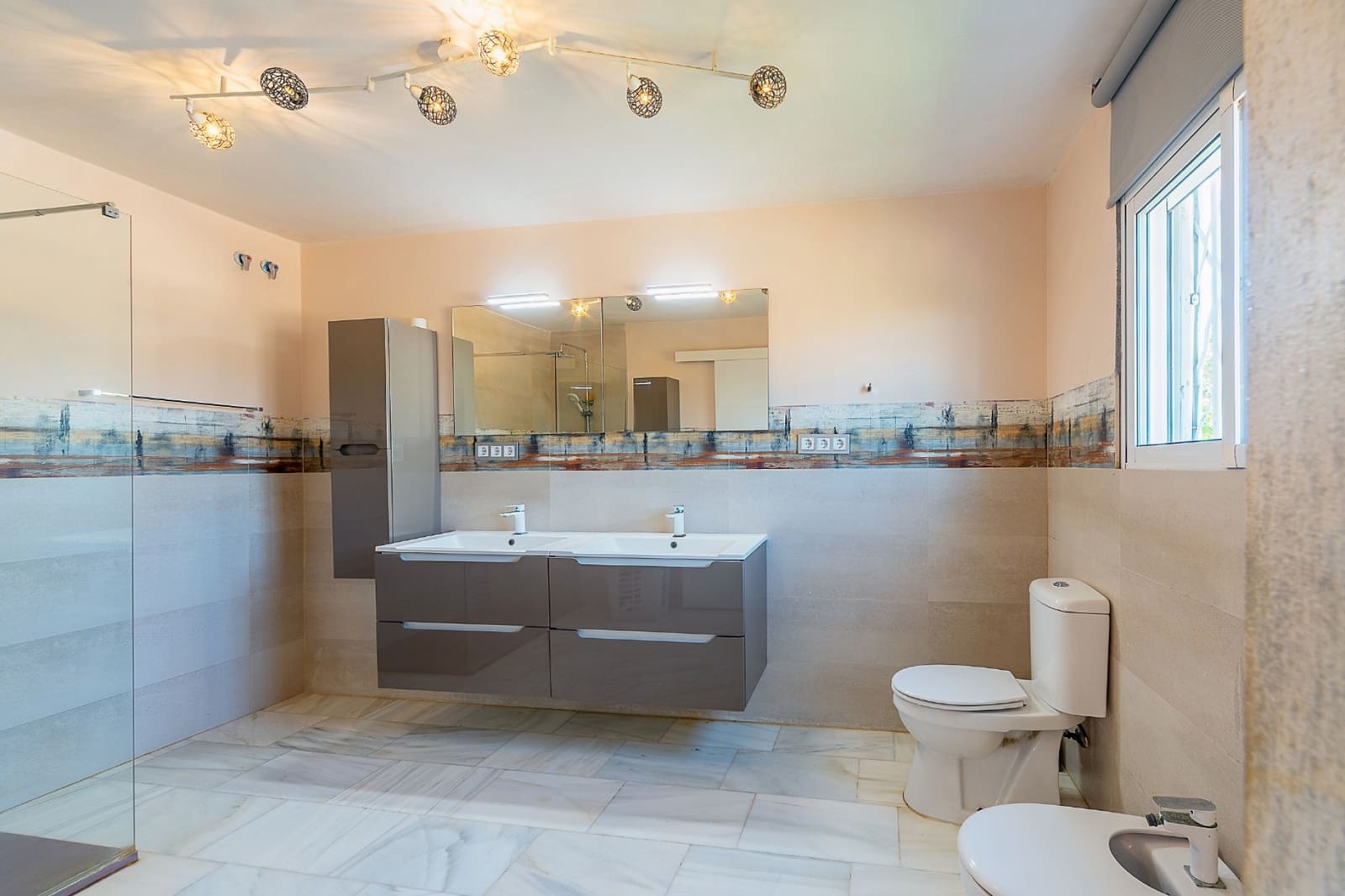 4 bedroom Villa for sale in San Vicente / Sant Vicent del Raspeig with pool - € 469,000 (Ref: 9926314)