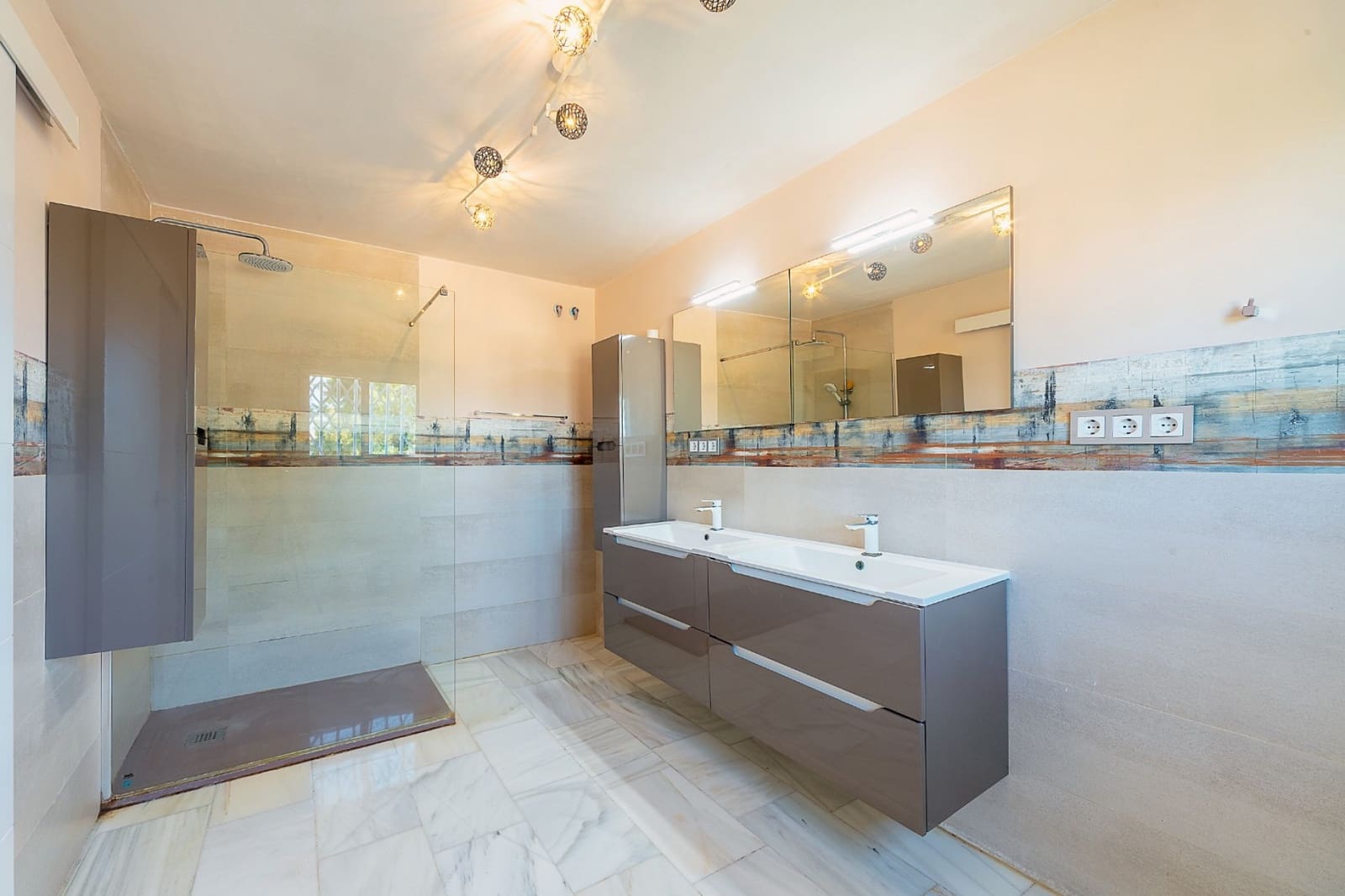 4 bedroom Villa for sale in San Vicente / Sant Vicent del Raspeig with pool - € 469,000 (Ref: 9926314)