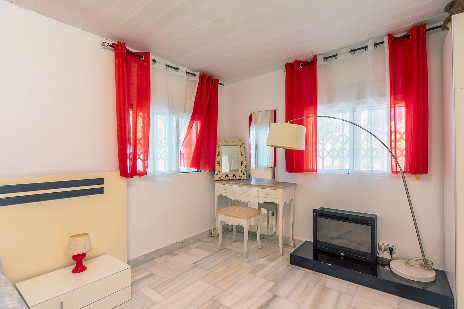 4 bedroom Villa for sale in San Vicente / Sant Vicent del Raspeig with pool - € 469,000 (Ref: 9926314)