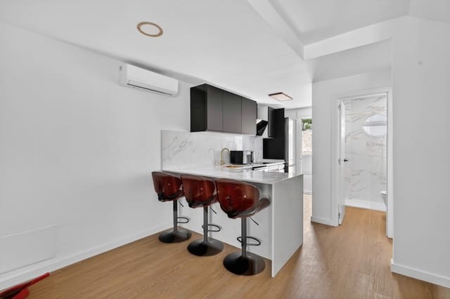 4 soveværelse Villa til salg i Villamartin, Orihuela med garage - € 469.000 (Ref: 9926315)