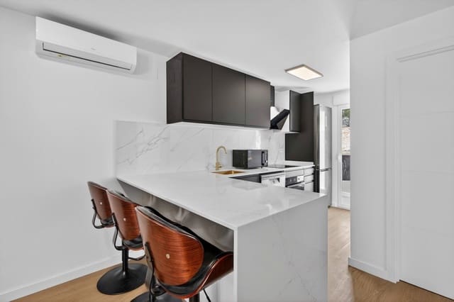 4 soveværelse Villa til salg i Villamartin, Orihuela med garage - € 469.000 (Ref: 9926315)