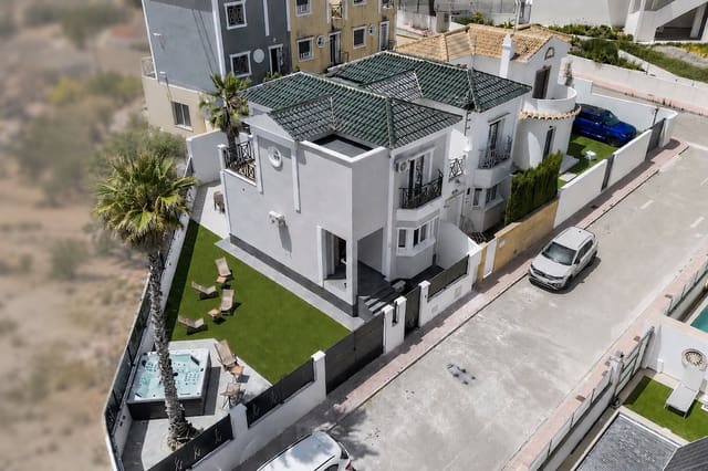 4 soveværelse Villa til salg i Villamartin, Orihuela med garage - € 469.000 (Ref: 9926315)
