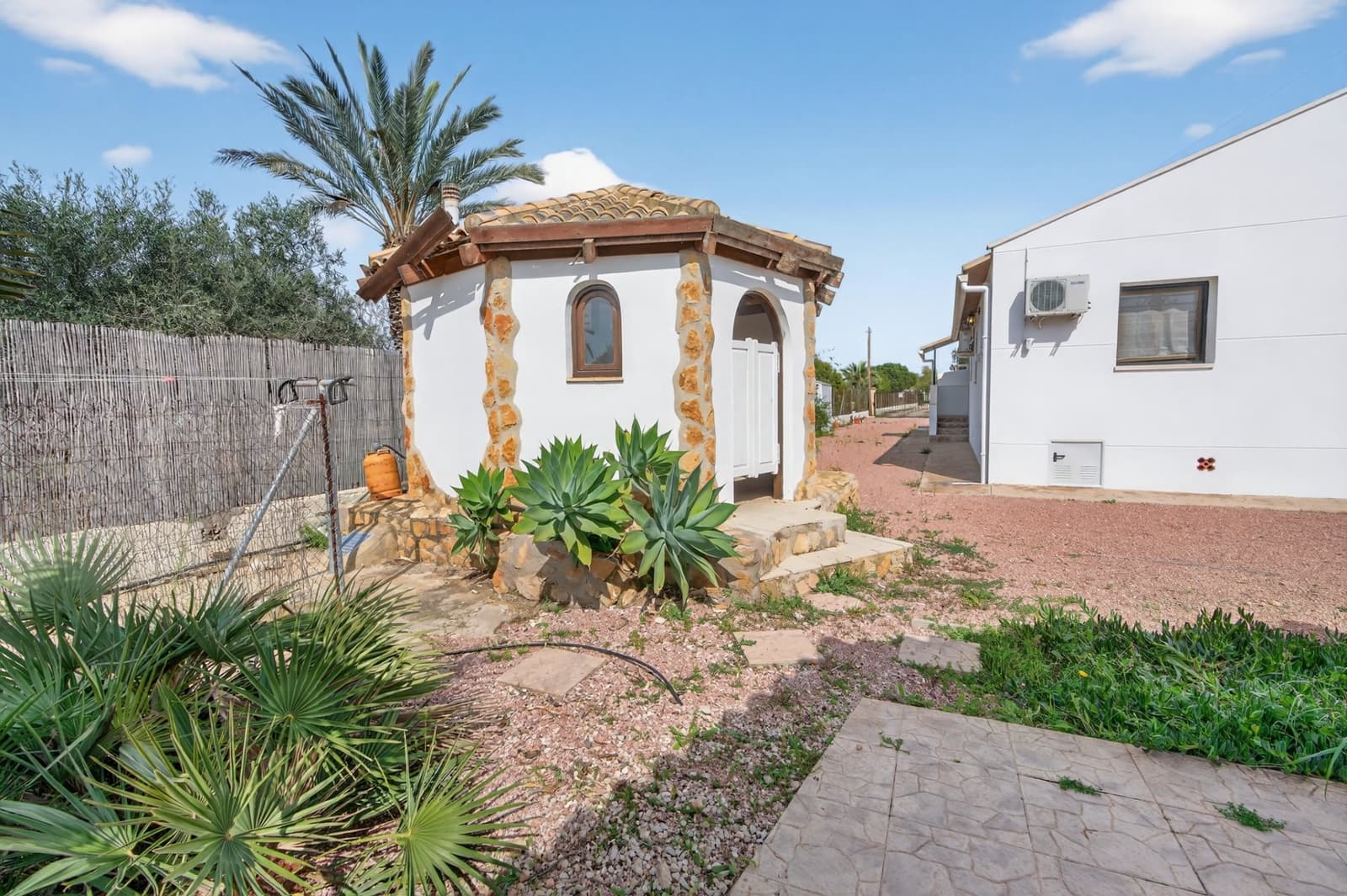 3 makuuhuone Huvila vuokrattavana paikassa Elche / Elx mukana uima-altaan 
autotalli - 1 450 € (Ref: 9936870)