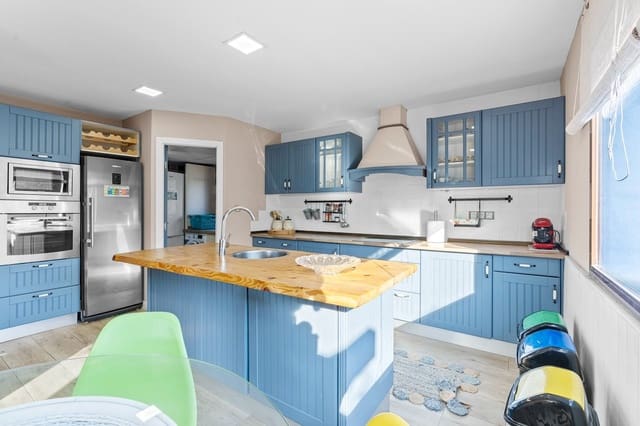 4 soverom Villa til salgs i Santa Pola med svømmebasseng garasje - € 799 000 (Ref: 9948692)