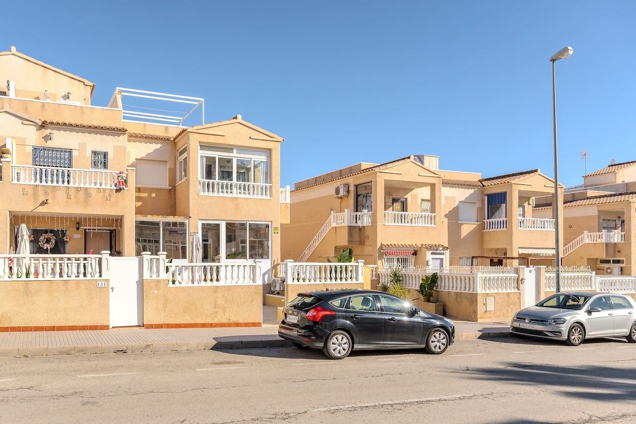 2 makuuhuone Huvila myytävänä paikassa Orihuela Costa mukana uima-altaan 
autotalli - 199 000 € (Ref: 9956632)