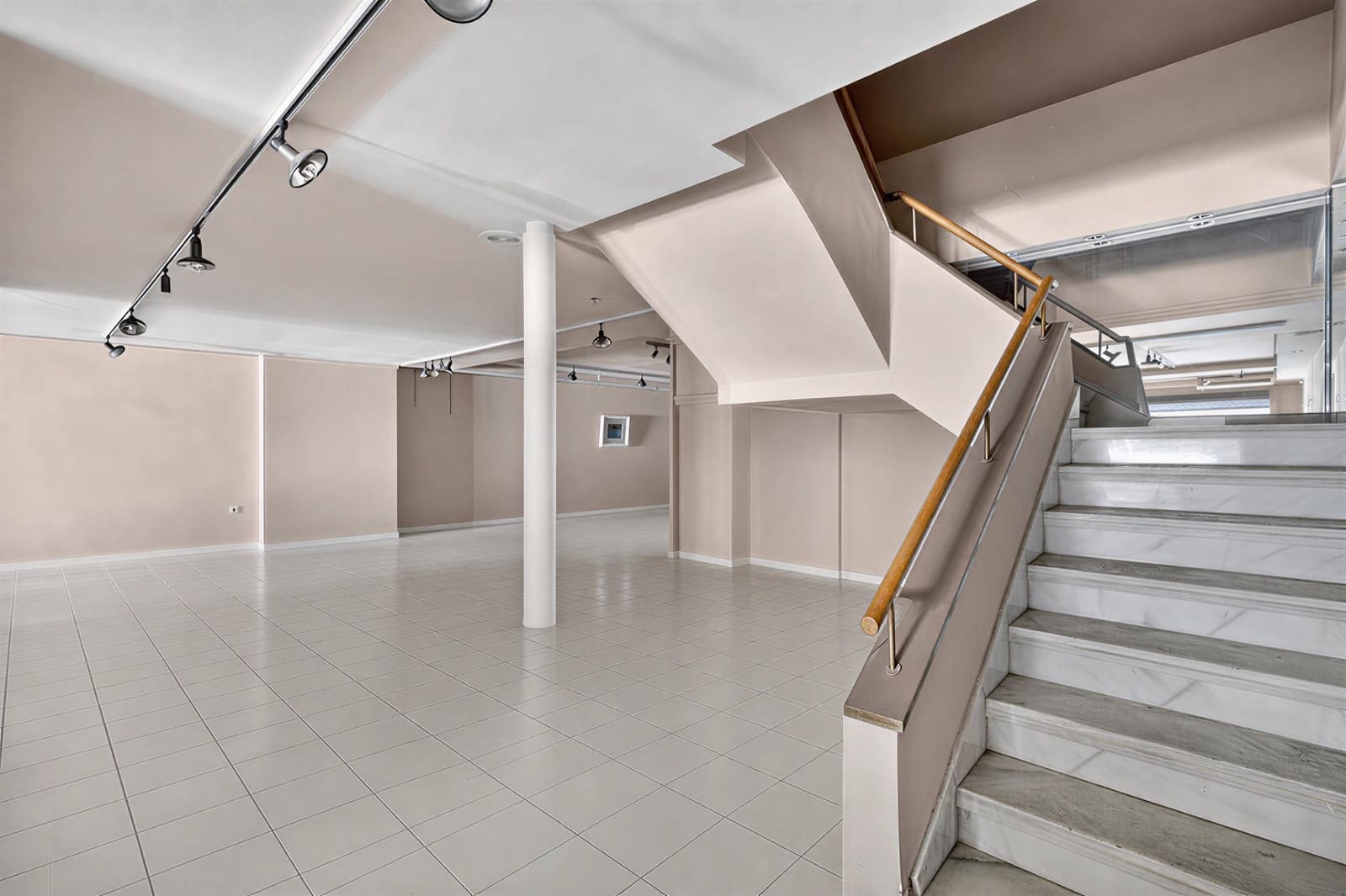 Local Comercial en Elche / Elx en venta con piscina - 160.000 € (Ref: 9971760)