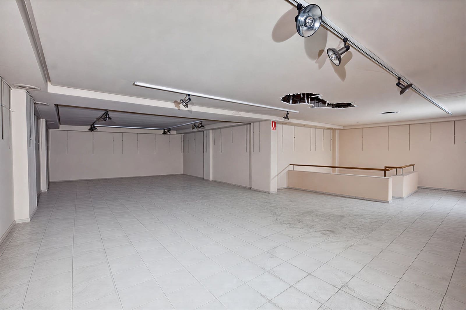 Local Comercial en Elche / Elx en venta con piscina - 160.000 € (Ref: 9971760)