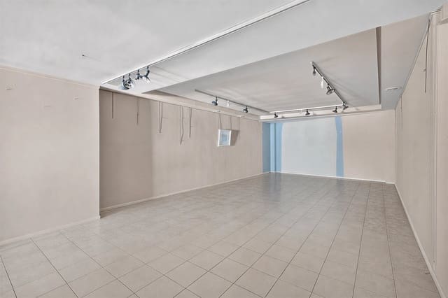 Erhverv til salg i Centro, Elche / Elx med swimmingpool - € 160.000 (Ref: 9971760)