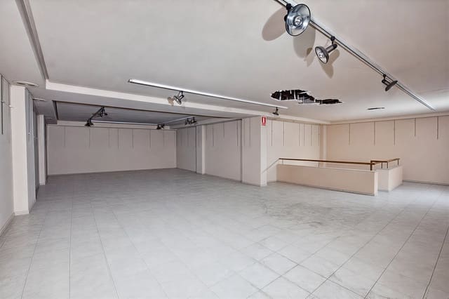 Erhverv til salg i Centro, Elche / Elx med swimmingpool - € 160.000 (Ref: 9971760)