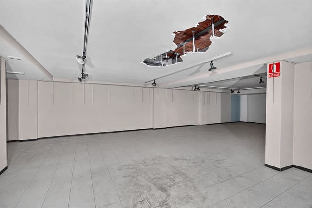 Erhverv til salg i Centro, Elche / Elx med swimmingpool - € 160.000 (Ref: 9971760)