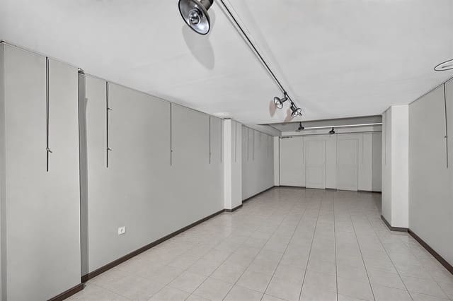 Erhverv til salg i Centro, Elche / Elx med swimmingpool - € 160.000 (Ref: 9971760)