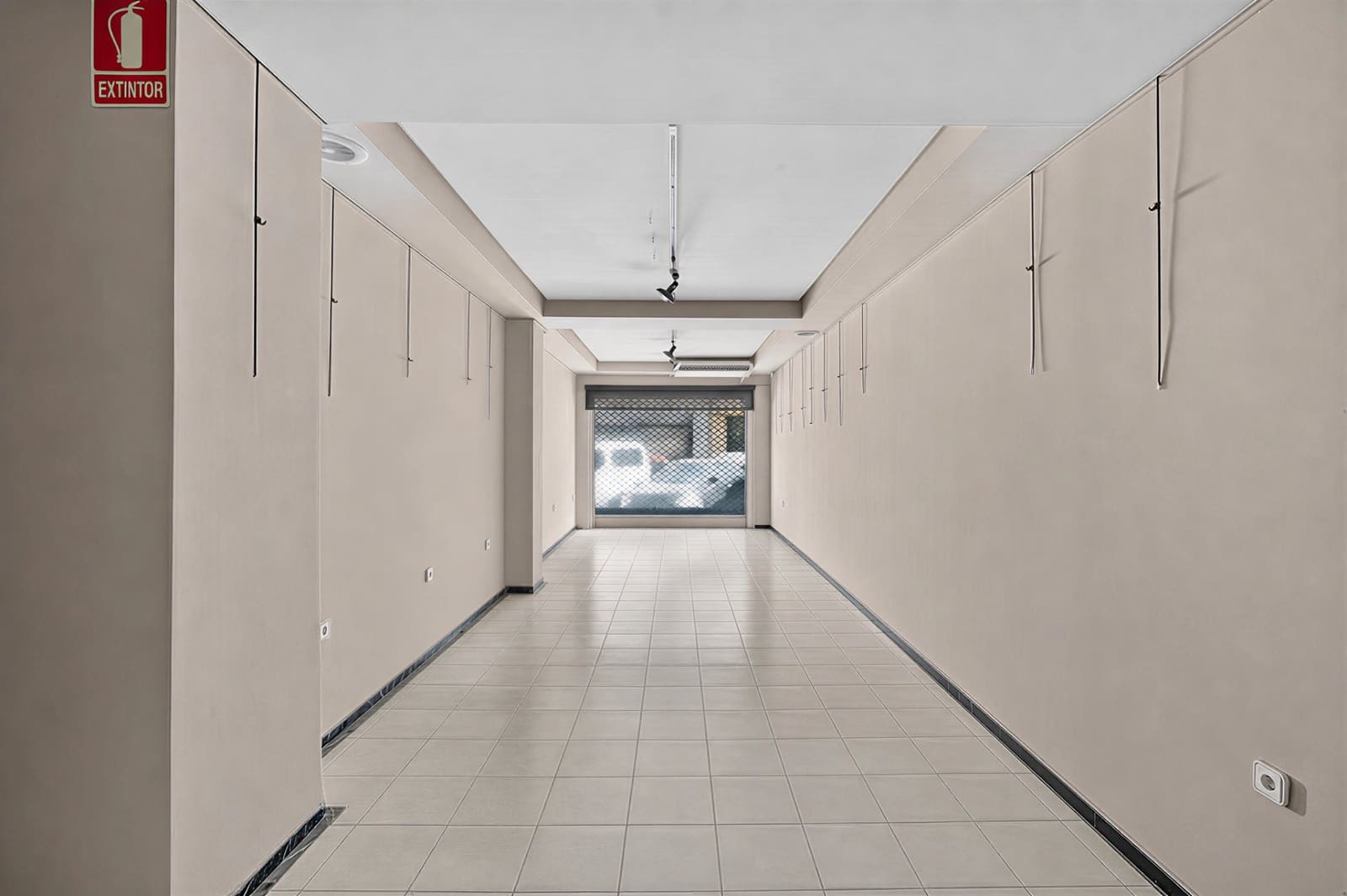 Local Comercial en Elche / Elx en venta con piscina - 160.000 € (Ref: 9971760)