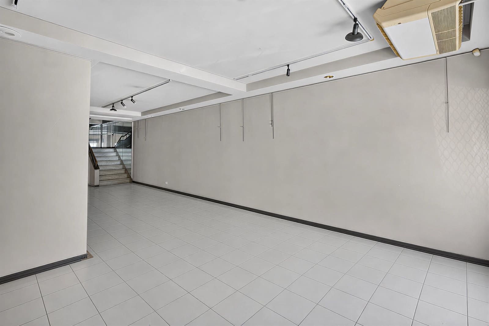Local Comercial en Elche / Elx en venta con piscina - 160.000 € (Ref: 9971760)