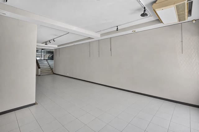 Erhverv til salg i Centro, Elche / Elx med swimmingpool - € 160.000 (Ref: 9971760)